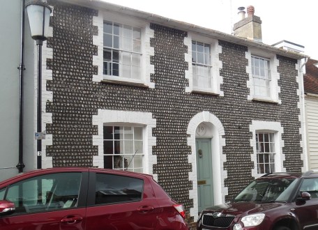 Flint beach cobbled house wall on Sun Street, Lewes